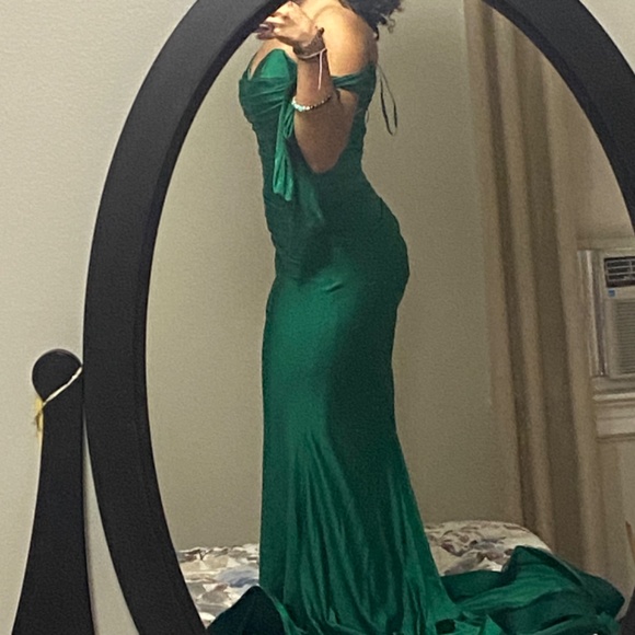 Emerald Green Dress - Picture 2 of 7